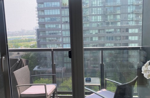 Corktown Condo | Modern Artistic Loft 5 minutes to Distillery District. Pet-Friendly!
