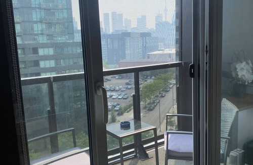 Corktown Condo | Modern Artistic Loft 5 minutes to Distillery District. Pet-Friendly!
