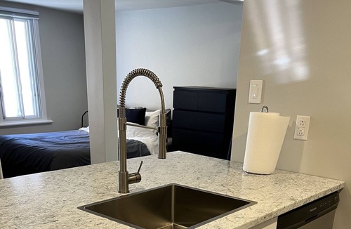 Hull Apartment | Modern Bachelor in downtown Hull