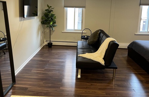 Hull Apartment | Modern Bachelor in downtown Hull