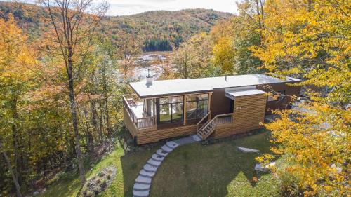 Sainte-Adele Ski Chalet | Modern Chalet with Mountain and Lake view by Reserver.ca