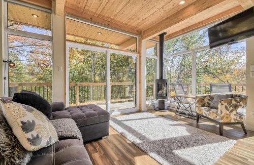 Sainte-Adele Ski Chalet | Modern Chalet with Mountain and Lake view by Reserver.ca