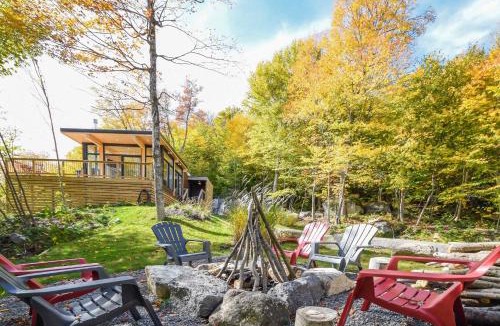 Sainte-Adele Ski Chalet | Modern Chalet with Mountain and Lake view by Reserver.ca