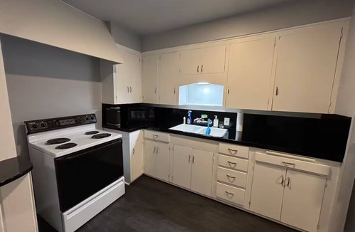Turner Park House | Modern charming 2-bedroom 1-bath house in Tulsa close to TU, EXPO, Downtown