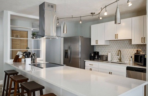 The Colony House | Modern Chic Comfort with Pool Time Fun in the Sun!