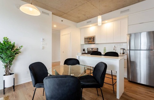 Quartier des Spectacles Apartment | Modern City Escape + Parking Included