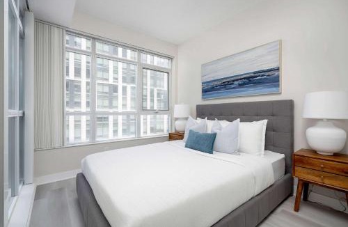 Bathurst Quay Apartment | Modern CityPlace 2BR Balcony & Free Parking