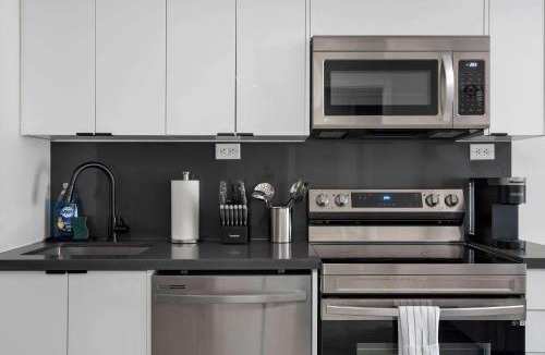 Bathurst Quay Apartment | Modern CityPlace 2BR Balcony & Free Parking