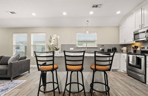 Sherman Apartment | Modern Clean, Near Austin College & Fully Equipped