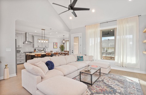 Longview House | Modern Comfort: Cozy 3BR Family Home in Longview!