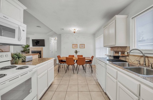 Copperas Cove House | Modern Comfort Haven Fire Pit Pet-Friendly 4-bedroom in Copperas Cove
