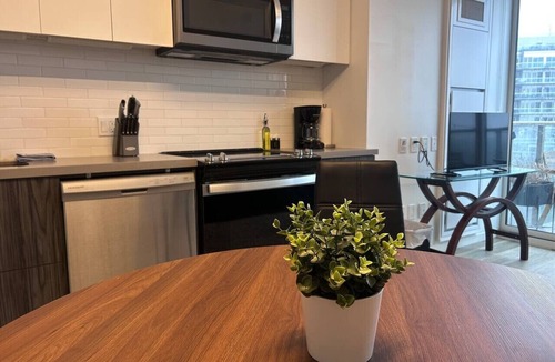 Hintonburg Apartment | Modern condo in the heart of Westboro
