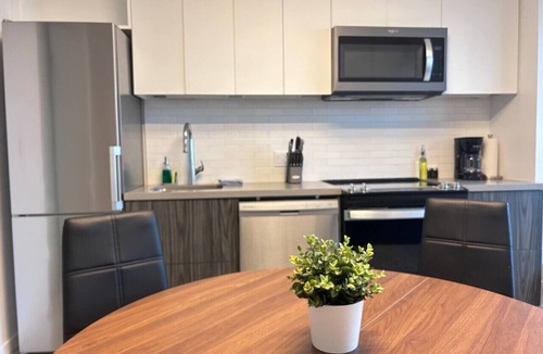 Hintonburg Apartment | Modern condo in the heart of Westboro