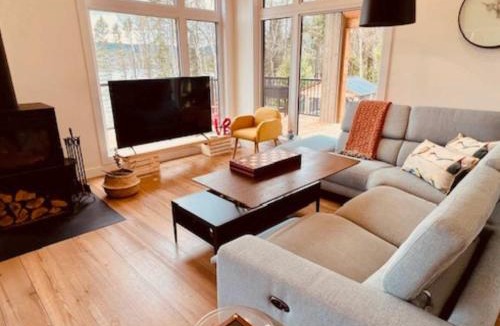 Blue Sea Ski Chalet | Modern Cottage on Blue Sea Lake on Cycling Route