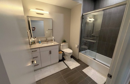 Dahlman Condo | Modern Downtown Omaha Condo – 2BR, Sleeps 6, Garage Parking