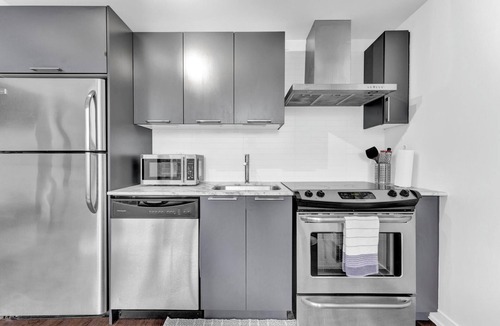 Wellington Place Condo | Modern Downtown Toronto Suite In the Heart Of King West