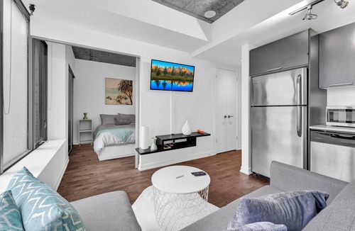 Wellington Place Condo | Modern Downtown Toronto Suite In the Heart Of King West