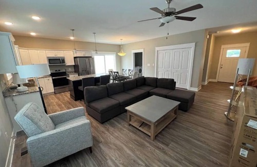 Ames House | Modern Gorgeous 6 BR 3 Bath Ranch Home West Side OR 2nd Home Option Near Stadium