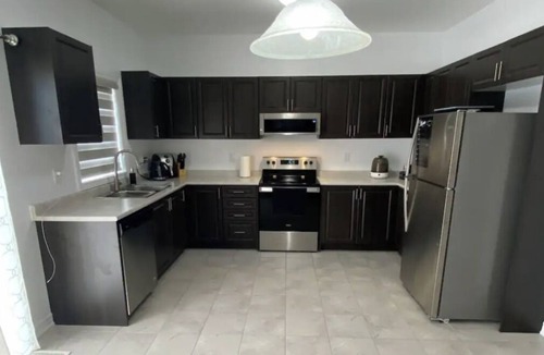 Dundalk House | Modern home close to Blue Mountain and Collingwood.