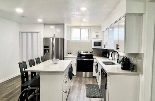Bedford House | Modern Home w/Sunroom & BBQ