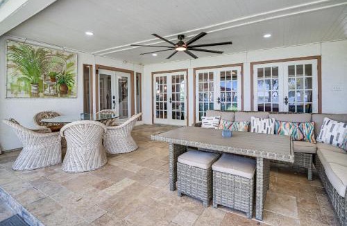 Blue Bell Estates House | Modern Lake Conroe House w/Lakefront Park & Deck!