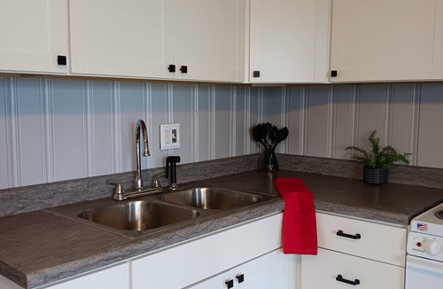 Hot Springs Condo | Modern Lakefront Condo with seasonal pool. Only 10 min from Bathhouse Row.