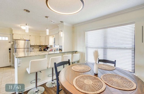 Lake Hamilton House | Modern Lakefront Property