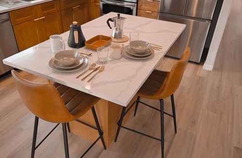 Lockhart House | Modern Lockhart Retreat. BBQ, Near Austin & COTA. Sleeps 6