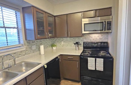 North Arlington Apartment | Modern Luxury 1BR Apt Near AT&T Stadium & Six Flags - Free Parking