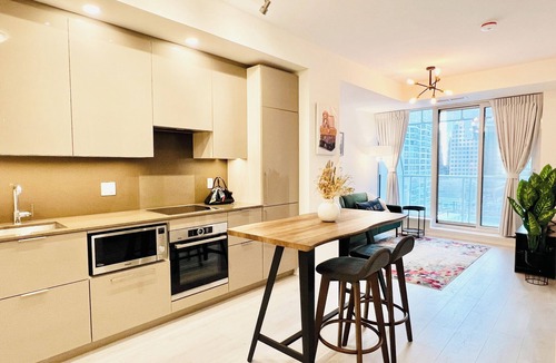 St. Lawrence Apartment | Modern Luxury Bachelor Pad