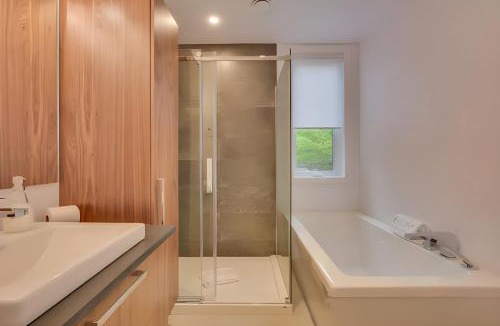 La Conception House | Modern Luxury Chalet Private Jacuzzi