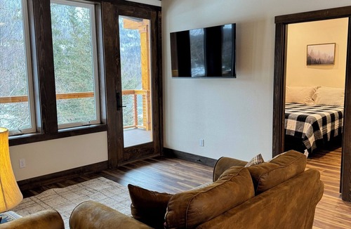 Cooper Landing Condo | Modern Luxury Condo with River Views in Cooper Landing
