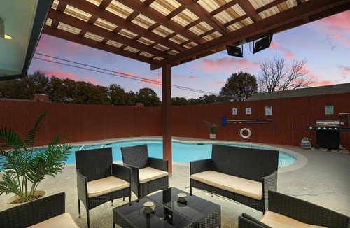 Plano House | Modern Luxury x Backyard Pool Retreat 4-BD 2-BA