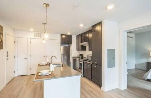 Marble Falls Apartment | Modern Marble Falls Getaway Pool + Gym Lake