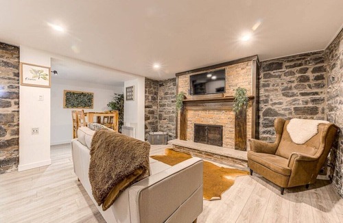 Old Quebec Apartment | Modern Meets Rustic- 2 Bedroom in Old Quebec