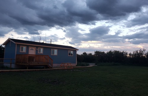Vulcan County Cabin | Modern Quiet Cabin with Mountain Views.