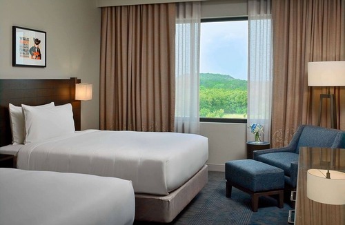 Bee Cave Hotel | Modern Room w/Rooftop Dining, Pet-Friendly Policy, & Outdoor Pool