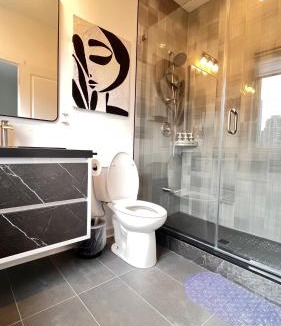 Newtonbrook House | Modern Room with En Suite Bath Yonge Finch Sub