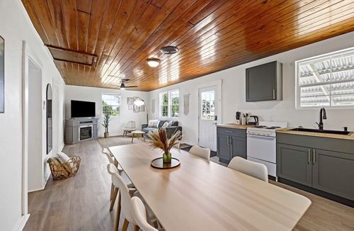 Madill Cabin | Modern Rustic Cabin Retreat with Panoramic Lake Views in Madill, Oklahoma