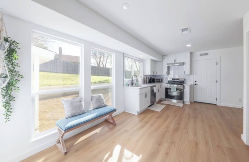 Pecan Springs Springdale House | Modern & Spacious 4-bedroom house, Sleeps 10+ with Games
