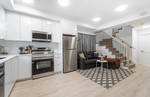 Niagara Falls Condo | Modern/Spacious 2-story 2-bedrm. Free on-site parking. Near all things Niagara!