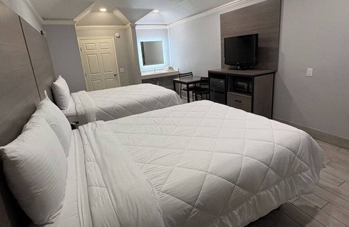 Houston Hotel | Modern Stay w/Free Parking | Willowbrook Mall – 1.5 miles away