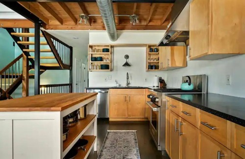 Grantville House | Modern Strawbale on 10 Private Acres