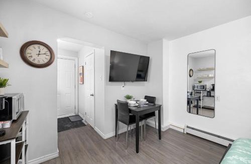 Lowertown Apartment | Modern Studio by ByWard Market & Rideau Centre