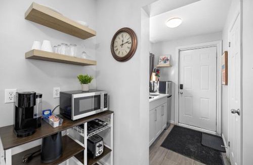 Lowertown Apartment | Modern Studio by ByWard Market & Rideau Centre
