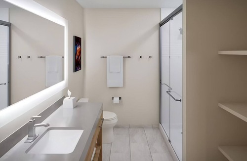 Macomb Hotel | Modern Studio for Extended Stays in Sterling Heights - Near Macomb Center