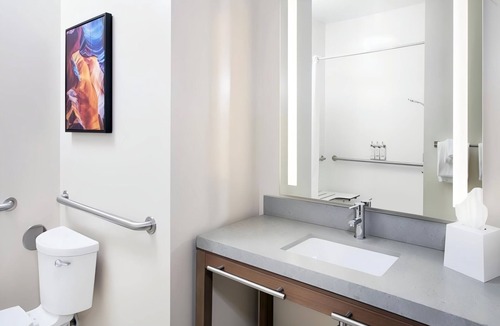 Macomb Hotel | Modern Studio for Extended Stays in Sterling Heights - Near Macomb Center