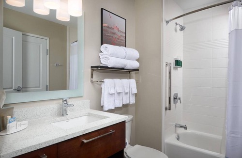 Lake Worth Hotel | Modern Studio Ideal for Adventure Seekers Near Dinings | Boomer Jack's - 0.2 mi