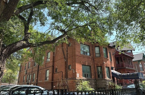 Downtown Toronto House | Modern Studio in Downtown Toronto | Walk to U of T | Near FIFA 2026 Action
