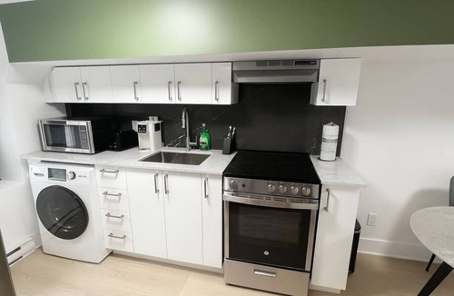 Plateau Mont Royal Apartment | Modern studio Plateau Mont-Royal Walk score 99